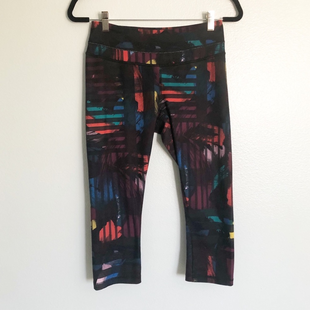 Lucy Black Multicolor Abstract Print Cropped Leggings